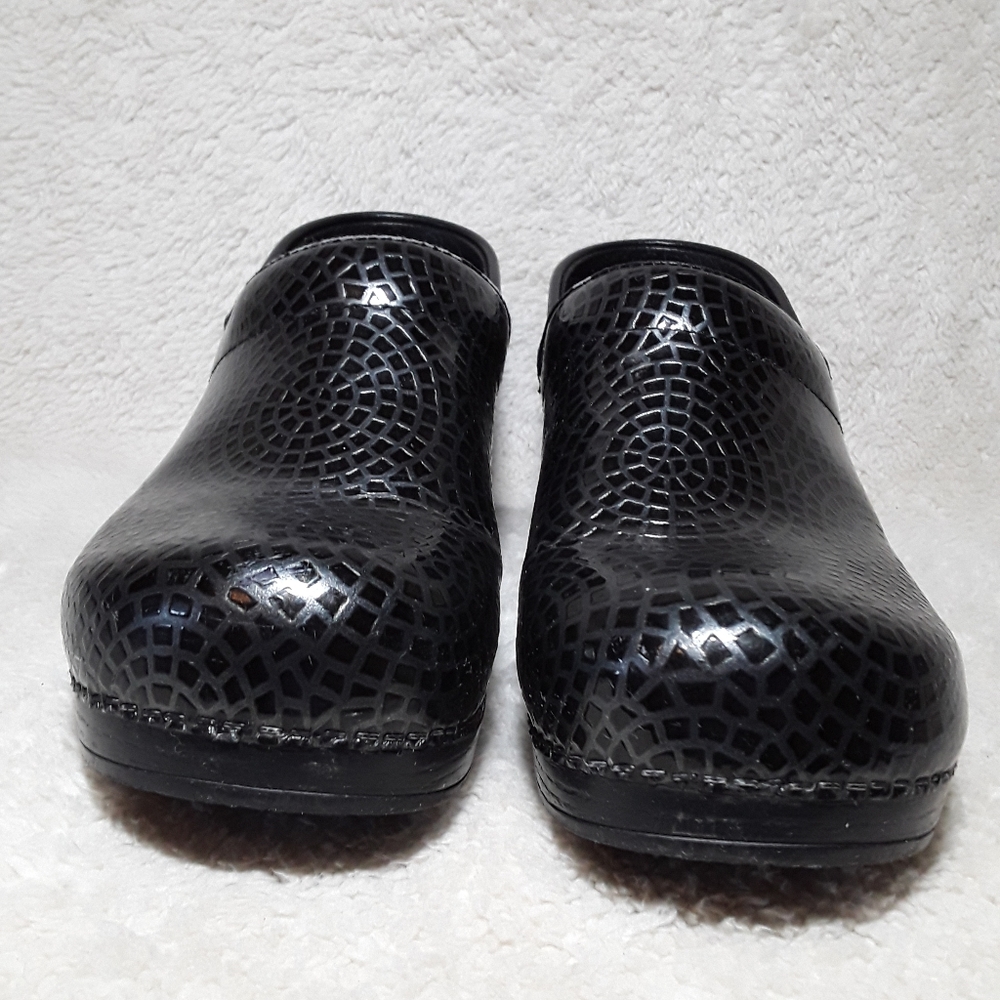 Dansko Black Patterned Clogs Size 41 - image 3